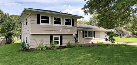 494 Meadowbriar Rd, Greece, NY 14616