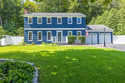 25 Old Forge Ln, Pittsford, NY 14534