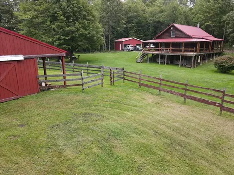 1206 Canada Hollow Rd, Sharon, PA 16748