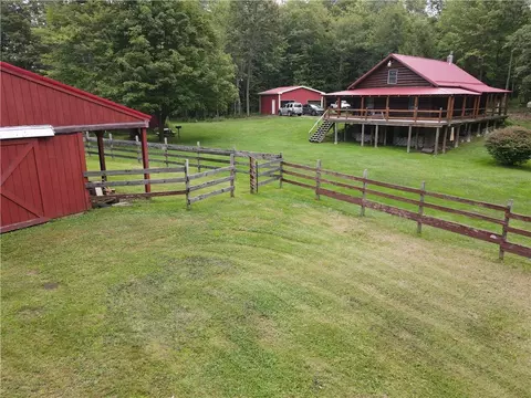 1206 Canada Hollow Rd, Sharon, PA 16748