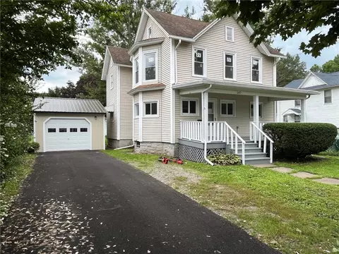 207 South Ave, Shelby, NY 14103