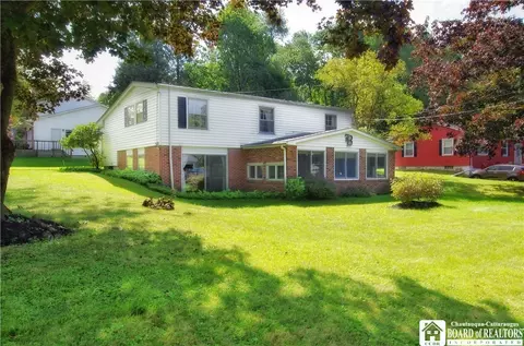 1 Houston Ct, Ellicott, NY 14701