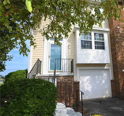 16 Jordache Ln, Ogden, NY 14559