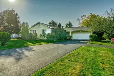 1399 Schlegel Rd, Webster, NY 14580