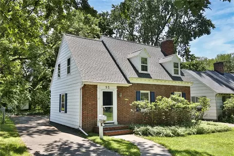 95 Fairlea Dr, Irondequoit, NY 14622