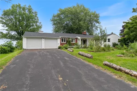 40 Orchard Ter, Sodus, NY 14551