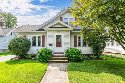 49 Kiwanis Rd, Irondequoit, NY 14617