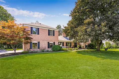 10 Split Rock Rd, Pittsford, NY 14534