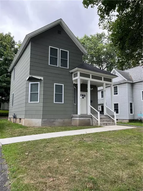 8 Bradford St, Perry, NY 14530