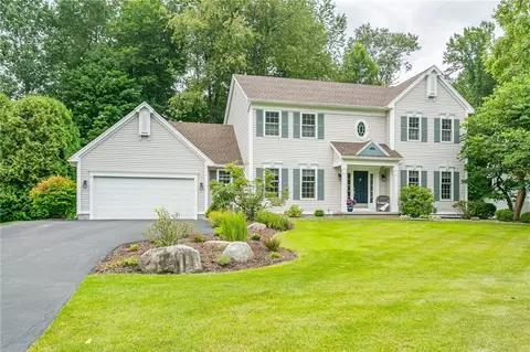 477 Sandystone Cir, Webster, NY 14580