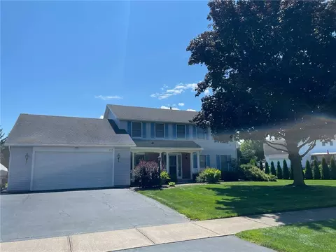 155 Labrador Dr, Greece, NY 14616
