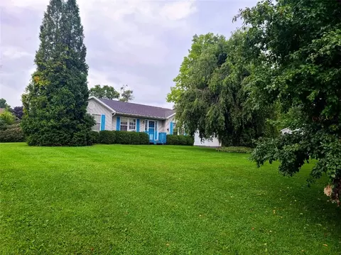 1692 Oak Leaf Ln, Benton, NY 14527