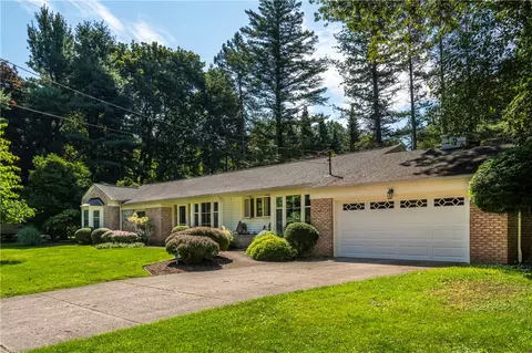 71 Huntington Hls S, Irondequoit, NY 14622