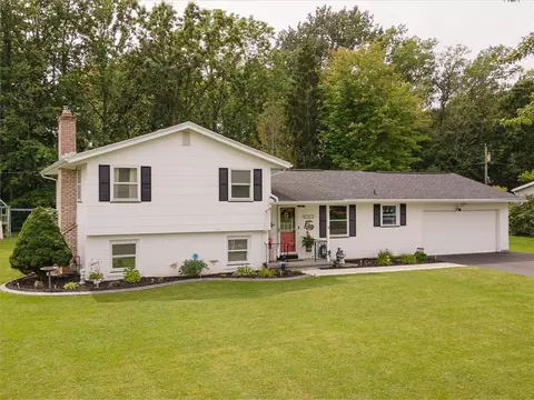 101 Firestone Dr, Gates, NY 14624