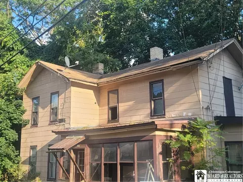 516 E 5th St, Jamestown, NY 14701