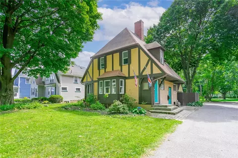 63 Pearson St, Rochester, NY 14612