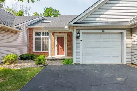 14 Amberwood Pl, Greece, NY 14626