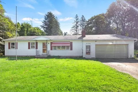 2706 W Walworth Rd, Macedon, NY 14502