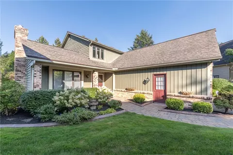 22 English Station Rd, Greece, NY 14616