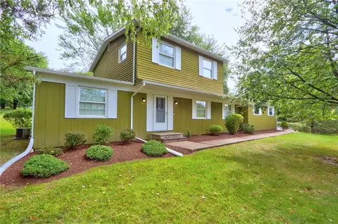712 White Springs Dr, Geneva, NY 14456