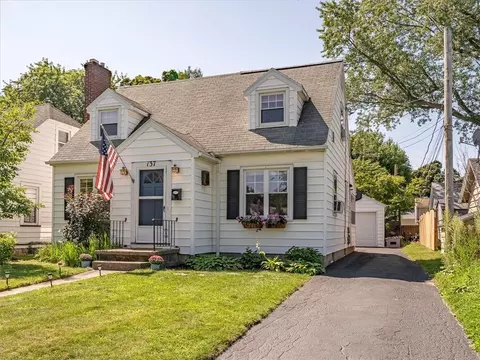137 Curtice Rd, Irondequoit, NY 14617