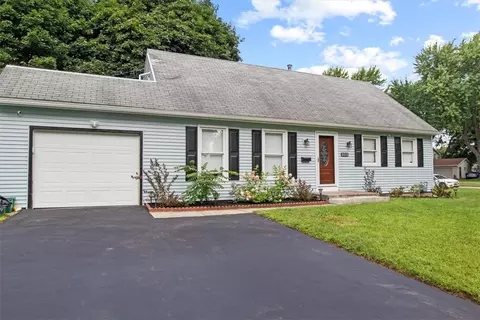 302 Ledgewood Dr, Greece, NY 14615