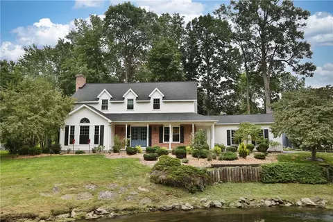18 Bauers Cv, Ogden, NY 14559