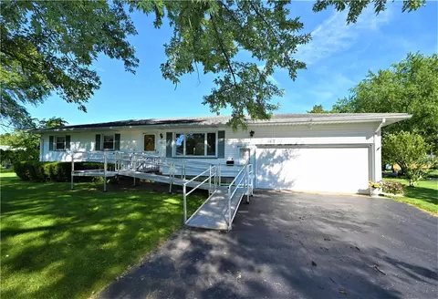 46 Drexel Dr, Gates, NY 14606