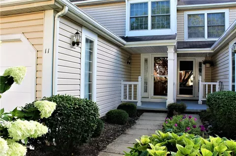 11 Jordache Ln, Ogden, NY 14559