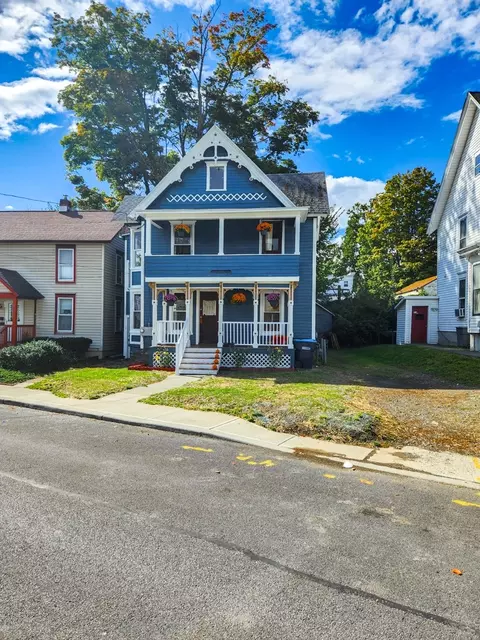 11 Pine St, Oneonta, NY 13820