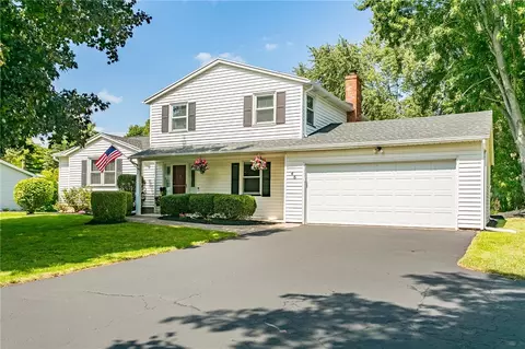 46 Wood Acre Dr, Pittsford, NY 14534