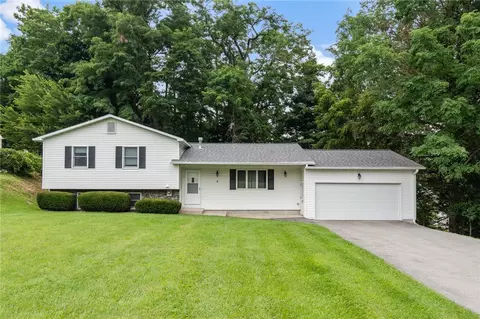 2 Sunset Dr, Lyons, NY 14489
