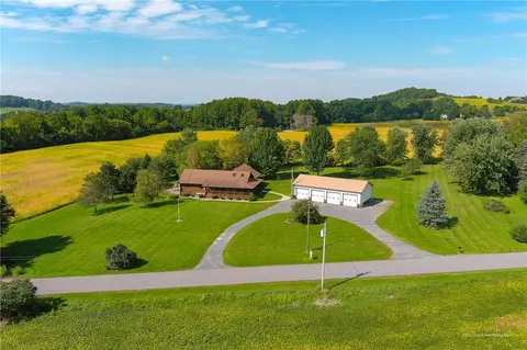 2527 Sittser Rd, Throop, NY 13021