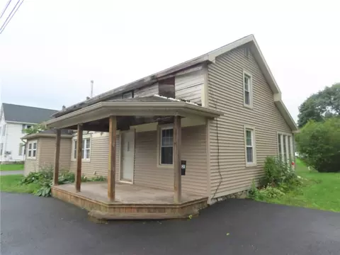 19 W River St, Waterloo, NY 13165