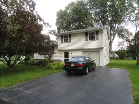12 Country Gables Cir, Gates, NY 14606