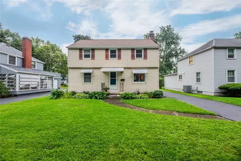34 Hampshire Dr, Rochester, NY 14618