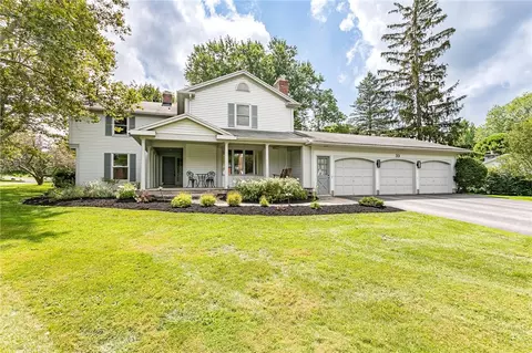 33 Wood Hill Rd, Pittsford, NY 14534