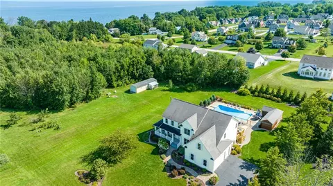 7690 Morning Star Ln, Ontario, NY 14519