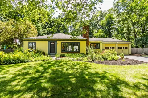 11 Westbourne Rd, Irondequoit, NY 14617