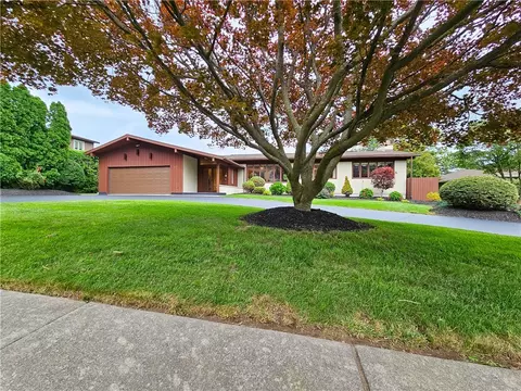 40 Marco Ln, Irondequoit, NY 14622
