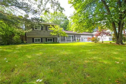 923 Calkins Rd, Rochester, NY 14623