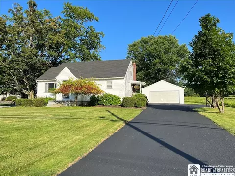 166 Chautauqua St, Pomfret, NY 14063