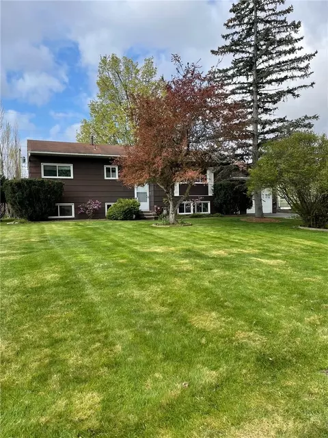 49 Wallman Dr, Henrietta, NY 14467