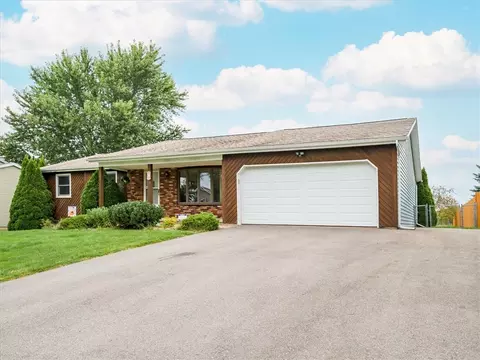 14 Fraser Dr, Parma, NY 14468