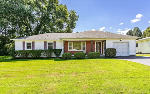 46 Cranbrooke Dr, Irondequoit, NY 14622