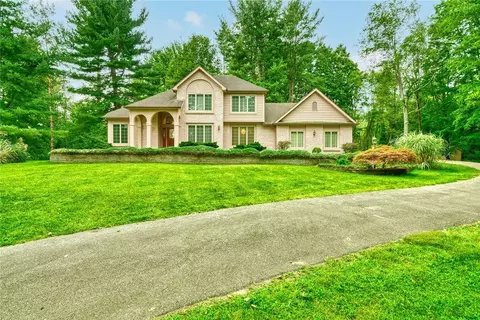 13 Silent Meadows Dr, Parma, NY 14559