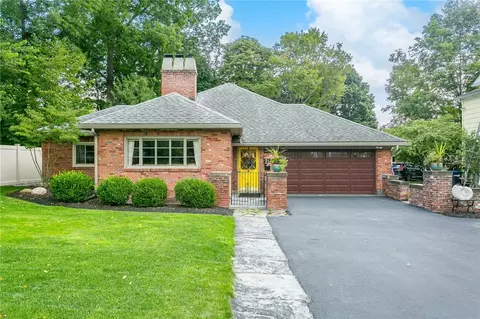 31 Academy Pl, Canandaigua, NY 14424
