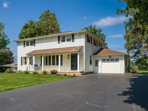4 Margo Dr, Perinton, NY 14450