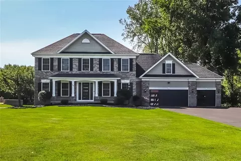 29 Golden Pond Trl, Ogden, NY 14559