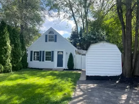 37 Chippendale Rd, Greece, NY 14616